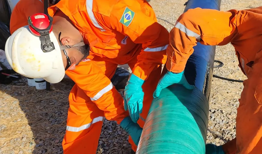 Aplicação de reparo com compósito em tubulação